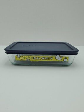 Pyrex Hello Kitty Rectangular 3 Cup Glass Storage Container with Plastic Lid